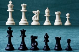 O xadrez das cores: curta mostra exemplar confronto entre racismo e  dignidade